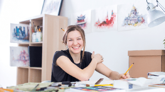O planejamento e a valorização do próprio trabalho ajudam artistas a construir uma carreira mais sustentável (Imagem: Undrey | Shutterstock)