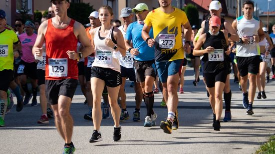 A preparação para uma maratona ou meia-maratona exige disciplina, organização e cuidados com o corpo e a mente (Imagem: Baggio na cestach | Shutterstock)