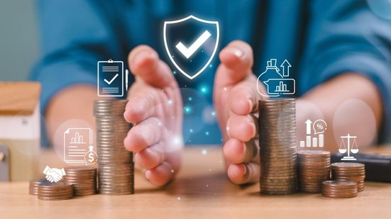 A divisão de herança costuma gerar inúmeros conflitos e despesas para as famílias (Imagem: FON's Fasai | Shutterstock)