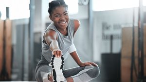 Treinar com responsabilidade e respeitando os limites do corpo ajuda a evitar lesões (Imagem: PeopleImages | Shutterstock)