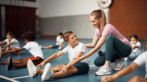 Crianças com asma também podem praticar atividade física com segurança (Imagem: Drazen Zigic | Shutterstock)