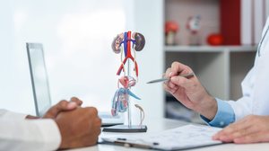 Dia Nacional do Homem reforça a importância do autocuidado masculino para a prevenção de doenças graves (Imagem: R Photography Background | Shutterstock)