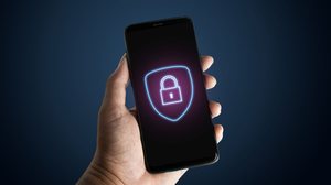 Medidas simples podem ajudar a proteger os dados no celular em caso de furto ou roubo (Imagem: dednuel images | Shutterstock)