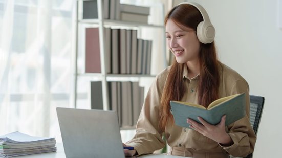 A prova de línguas estrangeiras é uma etapa importante nos exames de vestibular (Imagem: PreciousJ | Shutterstock)