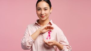 O câncer de mama é a doença oncológica mais comum nas mulheres (Imagem: AYO Production | Shutterstock)