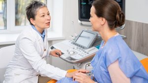 A menopausa precoce pode acontecer antes dos 40 anos (Imagem: Yakobchuk | Shutterstock)