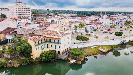 Há destinos incríveis para conhecer no Brasil durante a primavera (Imagem: Viagens e Caminhos | Shutterstock)