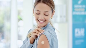 A vacina da gripe é essencial para proteger contra casos graves da doença (Imagem: PeopleImages.com - Yuri A | Shutterstock)