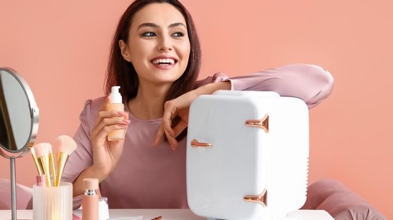 É importante investir em produtos fluidos e hidratantes para um acabamento menos seco (Imagem: Pixel-Shot | Shutterstock)