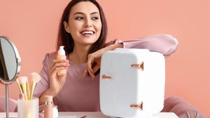 É importante investir em produtos fluidos e hidratantes para um acabamento menos seco (Imagem: Pixel-Shot | Shutterstock)