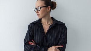 Os penteados para o trabalho também são uma maneira poderosa de comunicação  (Imagem: Alones | Shutterstock)