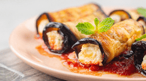 Rolinho de berinjela com ricota (Imagem: OlgaBombologna | Shutterstock)