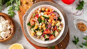 Salada de grão-de-bico (Imagem: Svetlana Monyakova | Shutterstock)