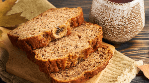 Bolo de banana com linhaça (Imagem: Nata Bene | Shutterstock)