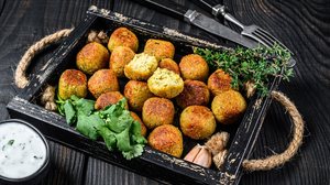 Bolinho de grão-de-bico (Imagem: Mironov Vladimir | Shutterstock)