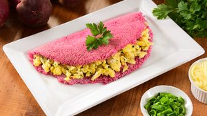 Tapioca de beterraba com ovo mexido (Imagem: Marcelo_Krelling | Shutterstock)