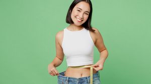 Excesso de gordura abdominal pode colocar a saúde em risco (Imagem: ViDI Studio | Shutterstock)