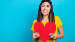 Simpatias são aliadas de quem busca um novo amor (Imagem: Roman Samborskyi | Shutterstock)