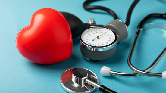 Dia Nacional de Alerta à Insuficiência Cardíaca discute sobre a condição responsável por milhares de internações clínicas no Brasil (Imagem: Avocado_studio | Shutterstock)