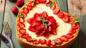 Torta de morango (Imagem: AlexeiLogvinovich | Shutterstock)