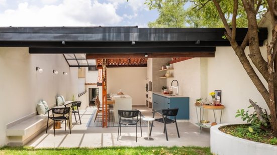 A cobertura garante proteção, bem-estar térmico, consumo energético e até identidade à construção (Projeto: BMA Studio | Imagem: Guilherme Pucci)