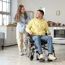 Mudanças na rotina e no ambiente podem facilitar os cuidados com pessoas com mobilidade reduzida (Imagem: Pixel-Shot | Shutterstock)