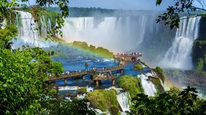 Foz do Iguaçu proporciona belezas naturais e atrações culturais (Imagem: R.M. Nunes | Shutterstock)