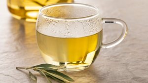 Chá de oliveira com limão (Imagem: Picture Partners | Shutterstock)