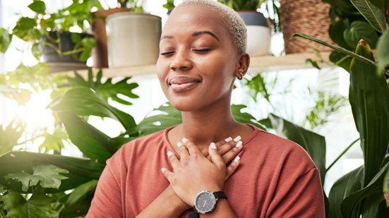 A forma como você se protege no dia a dia pode influenciar diretamente seu bem-estar (Imagem: PeopleImages | Shutterstock)