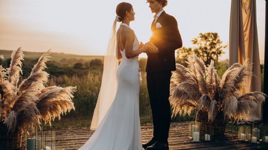 As características do outono podem favorecer a celebração de casamentos nesta época do ano (Imagem: PH888 | Shutterstock)