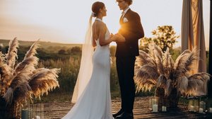 As características do outono podem favorecer a celebração de casamentos nesta época do ano (Imagem: PH888 | Shutterstock)