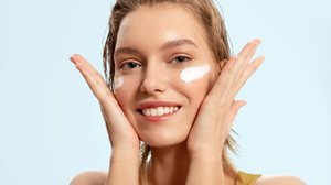 Cuidados simples ajudam a deixar a pele mais bonita para o verão (Imagem: Denis_Komarov | Shutterstock)