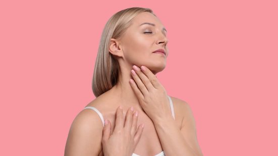 Cuidados simples mantém a pele do pescoço firme, hidratada e uniforme (Imagem: New África | Shutterstock)