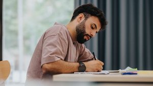 A memória tem um papel essencial na aprendizagem e na realização de exames (Imagem: Gorgev | Shutterstock)