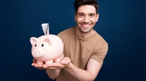 Evitar ciladas financeiras no fim de ano requer planejamento, controle e disciplina (Imagem: Roman Samborskyi | Shutterstock)