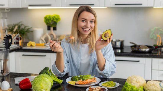 Proporção e variedade ajudam a tornar a alimentação mais equilibrada (Imagem: Andrii Iemelianenko | Shutterstock)