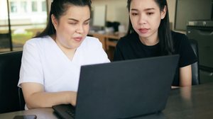 O debate sobre acessibilidade traz contribuições valiosas para tornar o cotidiano mais inclusivo (Imagem: Chansom Pantip | Shutterstock)