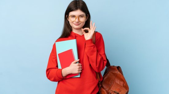 Hábitos simples ajudam os estudantes a conquistarem a aprovação no vestibular sem abrir mão da saúde mental (Imagem: Luis Molinero | Shutterstock)