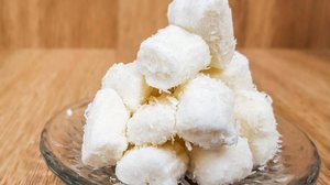 Bala de coco (Imagem: VicZuco | Shutterstock)