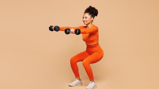 Alguns exercícios são excelentes para definir os glúteos (Imagem: cap ViDI Studio | Shutterstock)