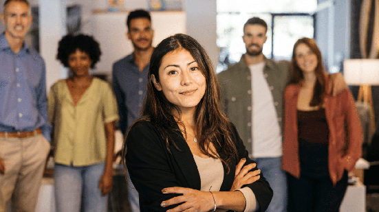 A capacidade de liderar pode ser desenvolvida com conhecimento, experiência e atenção à dinâmica do ambiente de trabalho (Imagem: jordisalas.net | Shutterstock)