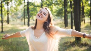 Hábitos para fortalecer a saúde mental reduzem os impactos do estilo de vida moderno e aumentam a qualidade de vida (Imagem: Maples Images | Shutterstock)