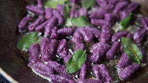 Nhoque de batata-doce e sálvia (Imagem: 
Anna Hoychuk | Shutterstock)