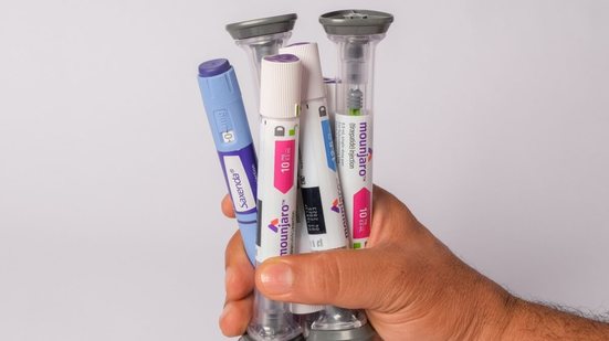 Populares na internet e nos consultórios, o Ozempic e o Mounjaro devem ser usados com cautela e sempre com acompanhamento médico (Imagem: Mohammed_Al_Ali | Shutterstock)