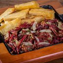 Carne-seca acebolada (Imagem: Estudio Conceito | Shutterstock)