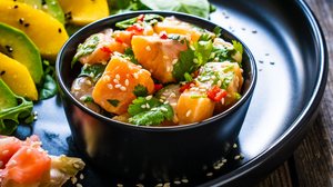 Ceviche de salmão com manga e abacate (Imagem: Jacek Chabraszewski | Shutterstock)
