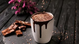 Chocolate quente cremoso (Imagem: Pixel-Shot | Shutterstock)
