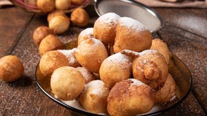 Bolinho de chuva com banana (Imagem: user9858360 |
Shutterstock)