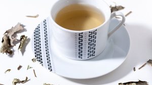 Chá de espinheira-santa (Imagem: Marcio Shimoda | Shutterstock)