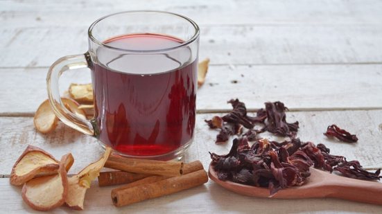 Chá de hibisco com especiarias (Imagem: Leka Talamoni | Shutterstock)